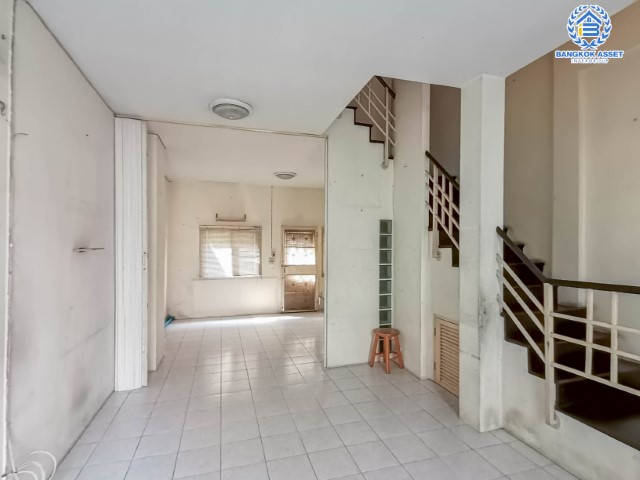 ทาวน์โฮมมือสองย่านกรุงเทพฯ ม.บ้านริมสวน ดอนเมือง เนื้อที่ 19.1 ตร.ว. ฟังก์ชัน 3 ห้องนอน 3 ห้องน้ำ 1 ที่จอดรถ บ้านพร้อมอยู่ แถมฟรี! 3 เครื่องปรับอากาศ เข้า-ออกได้หลายเส้นทาง ถ.แจ้งวัฒนะ ถ.สรงประภา ถ.กำแพงเพชร 6 ใกล้ทางด่วน "ดอนเมืองโทลล์เวย์" และรถไฟฟ้าสายสีแดง "สถานีดอนเมือง"...